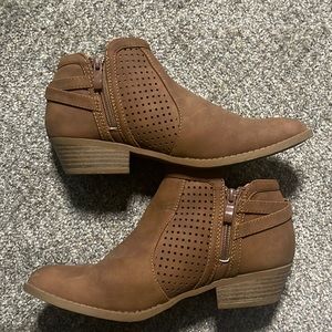camel booties